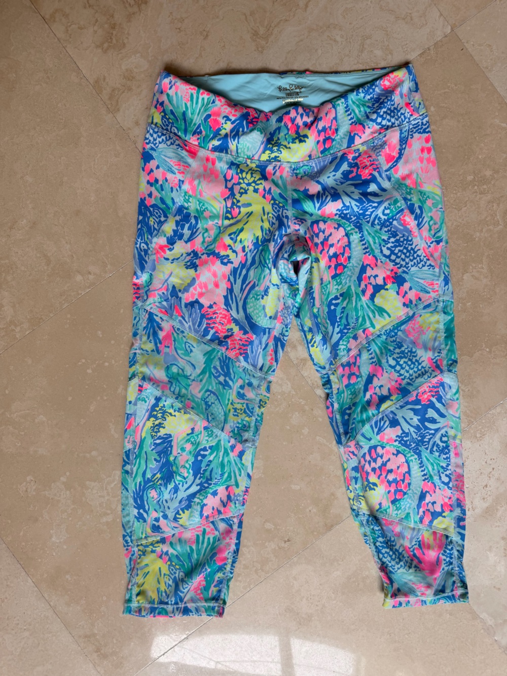 Lilly Pulitzer Neon Coral Reef Athletic Capri Leggings- L